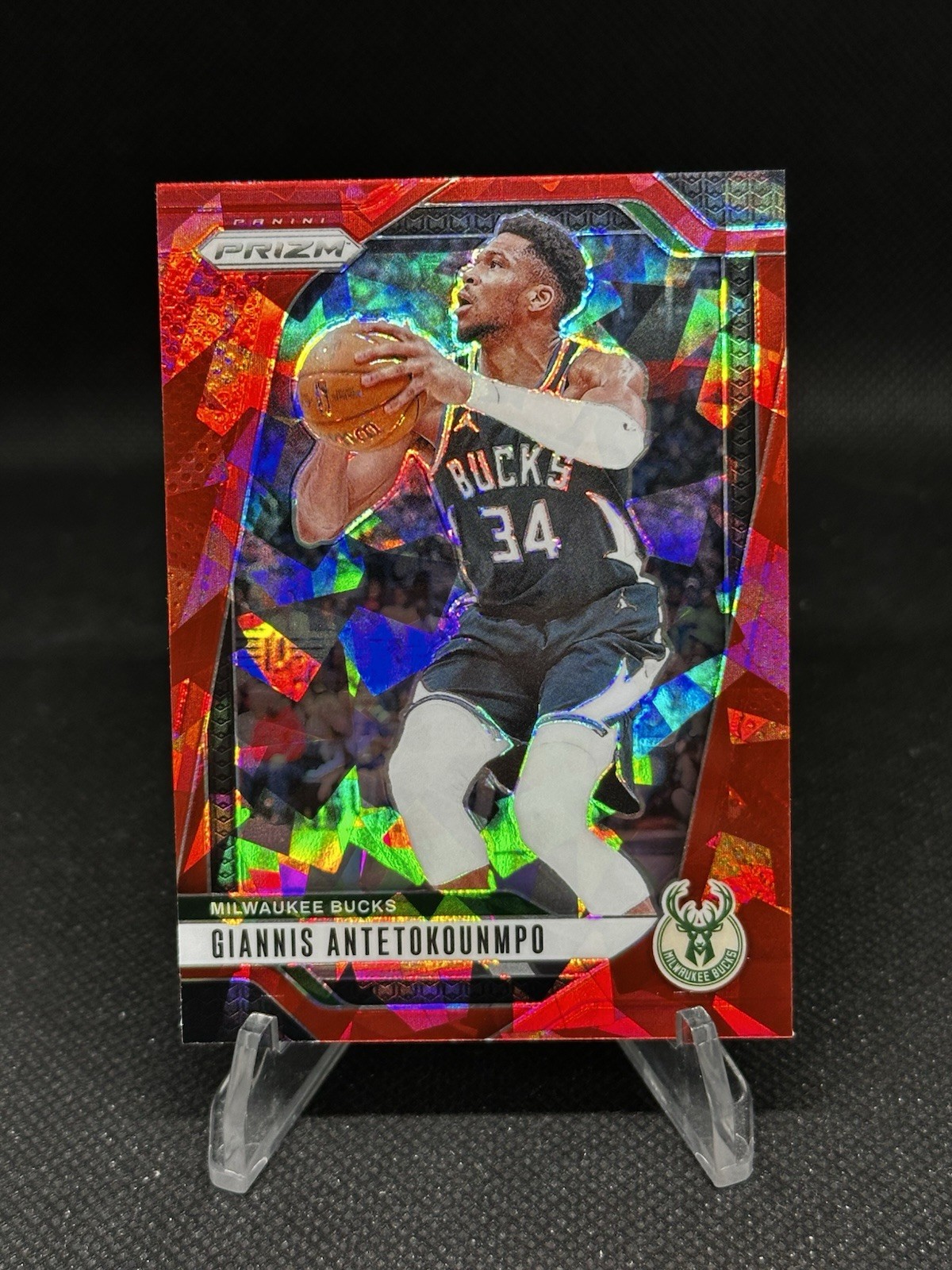 2024-25 Panini Prizm Giannis Antetokounmpo Red Cracked Ice Prizm #85 Bucks