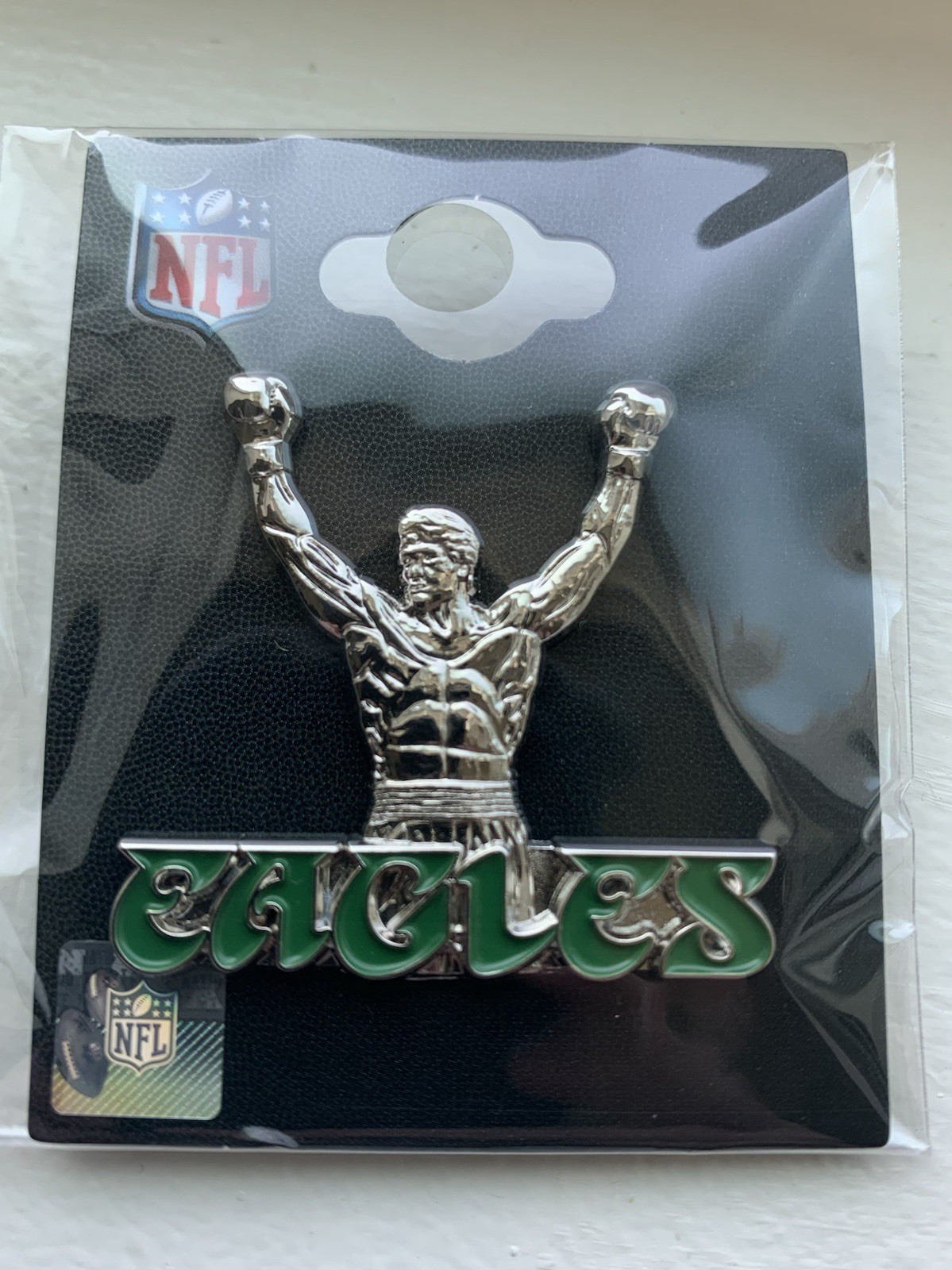 Rocky Statue Philadelphia Eagles Retro Kelly Green Exclusive Pin – NFL NEW