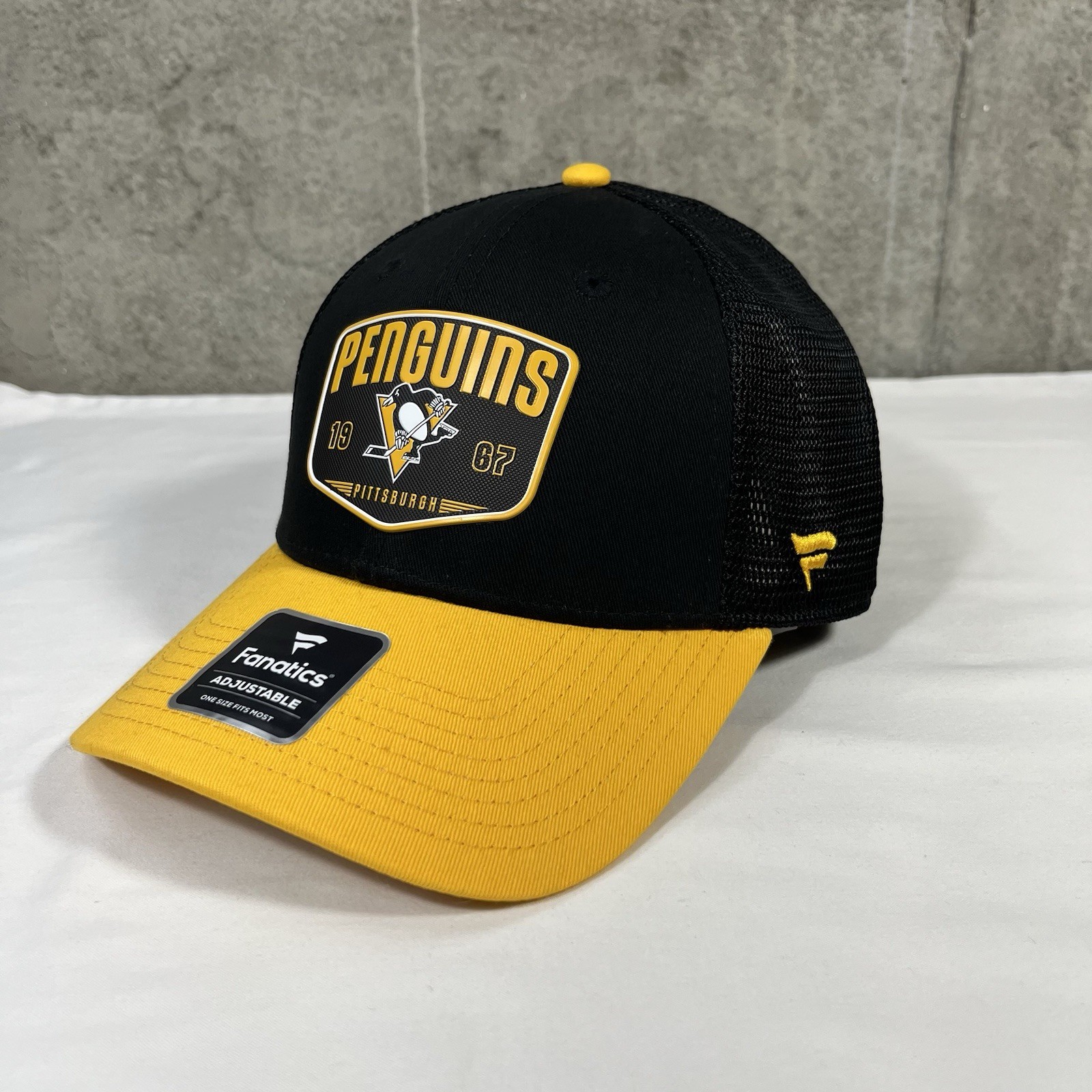 Pittsburgh Penguins Fanatics Trucker Hat Adjustable SnapBack Black And Gold Cap