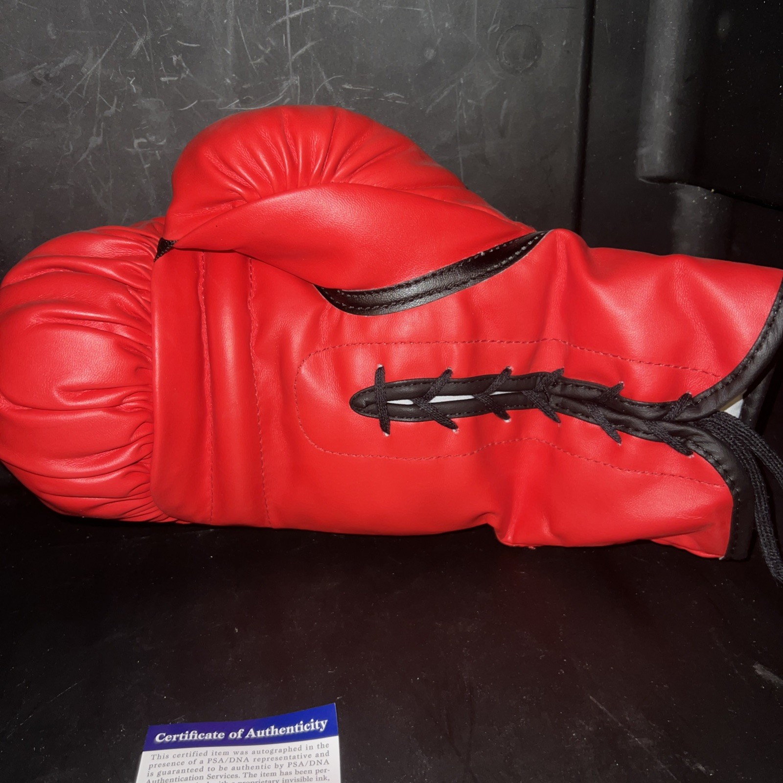 Sugar Ray Leonard Autographed Red Everlast Boxing Glove PSA DNA Auth