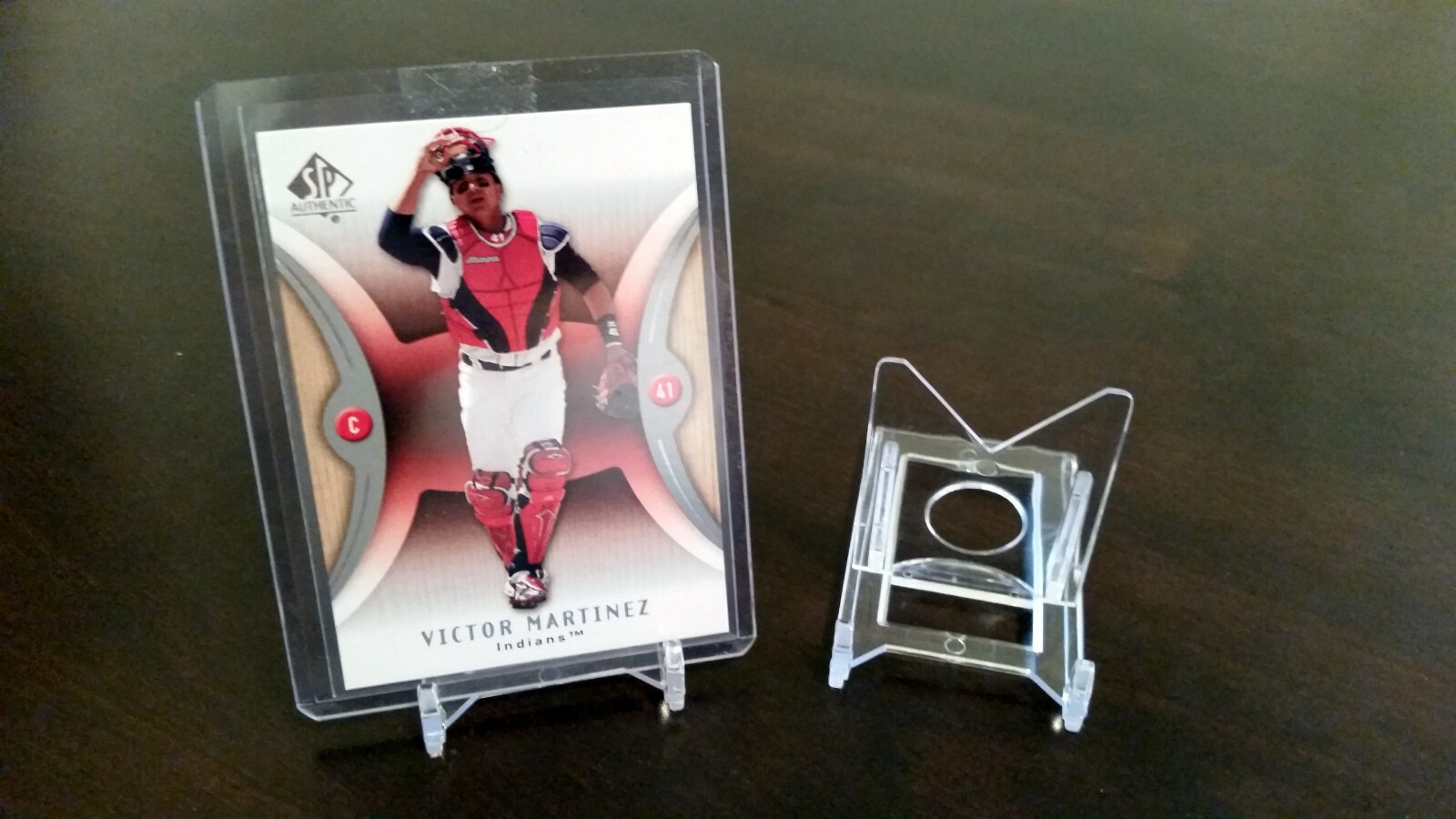 *25 Adjustable 2″ Display Stand Easel Sports Cards Baseball Basketball Football