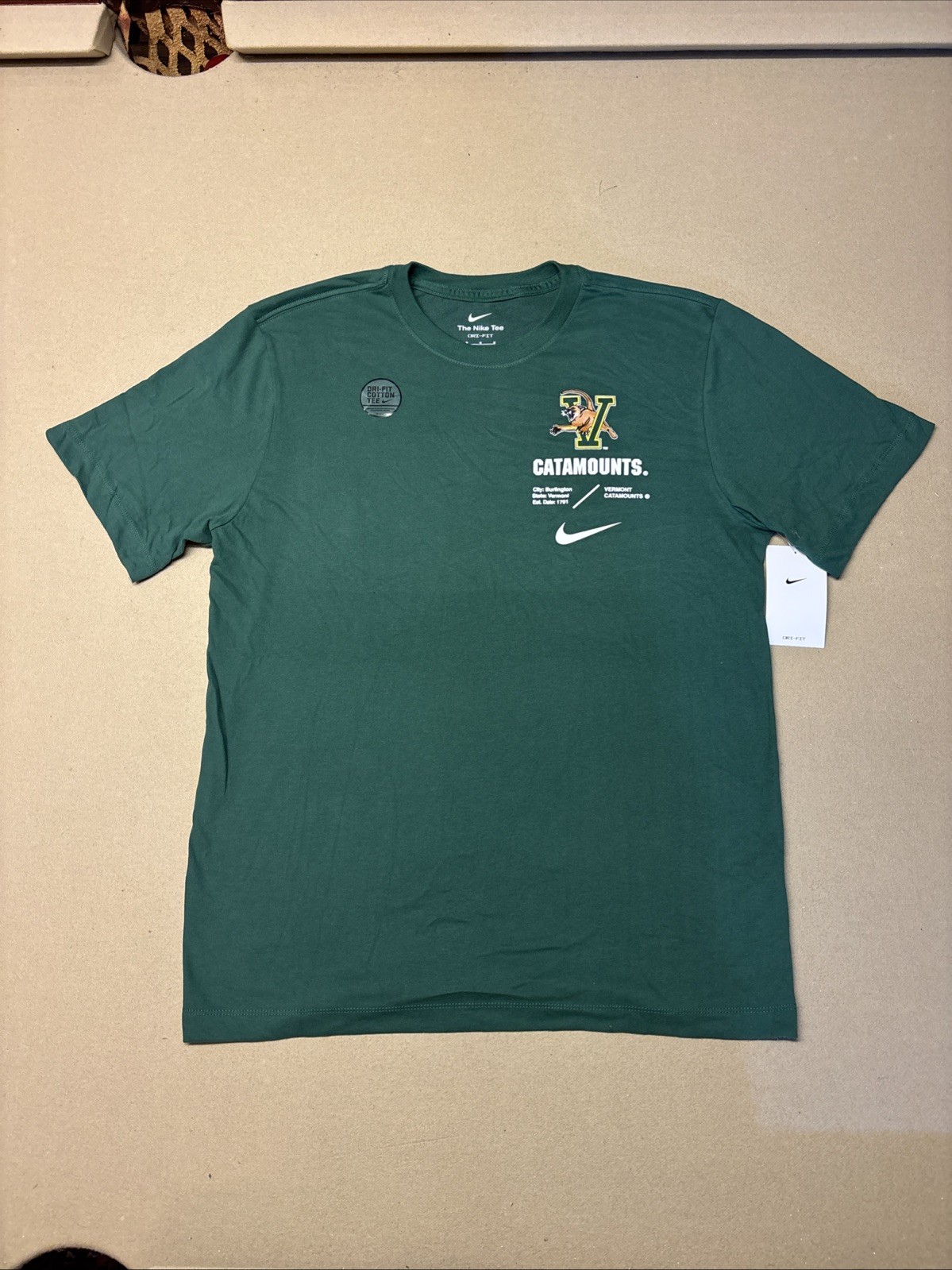 New Men’s Nike Vermont Catamounts Dri-Fit Short Sleeve T-shirt Tee Shirt Men M