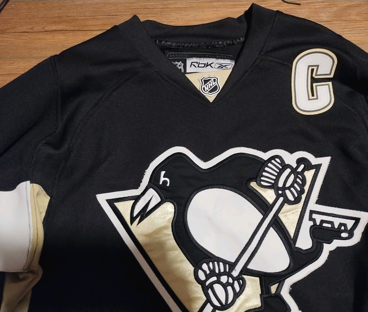 Sidney Crosby REEBOK “C” SEWN ON “Pittsburgh 250” patch made in canada.