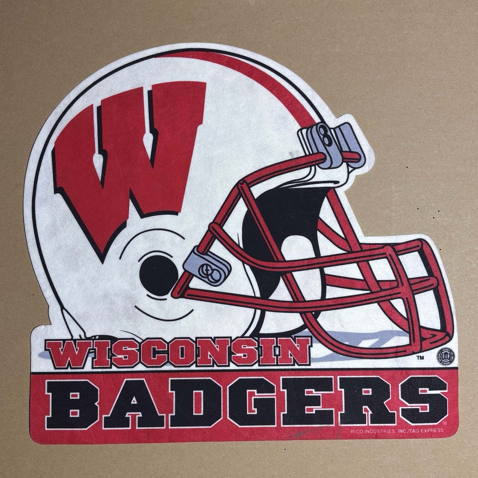 2000’s Tag Express Wisconsin Badgers Football Helmet Felt 14″x13.5″ Pennant- USA