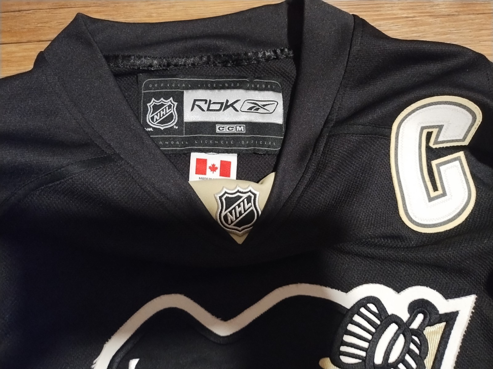 Sidney Crosby REEBOK “C” SEWN ON “Pittsburgh 250” patch made in canada.