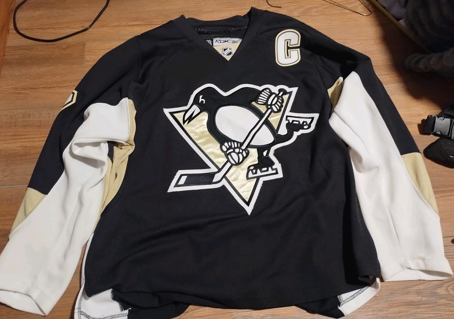 Sidney Crosby REEBOK “C” SEWN ON “Pittsburgh 250” patch made in canada.