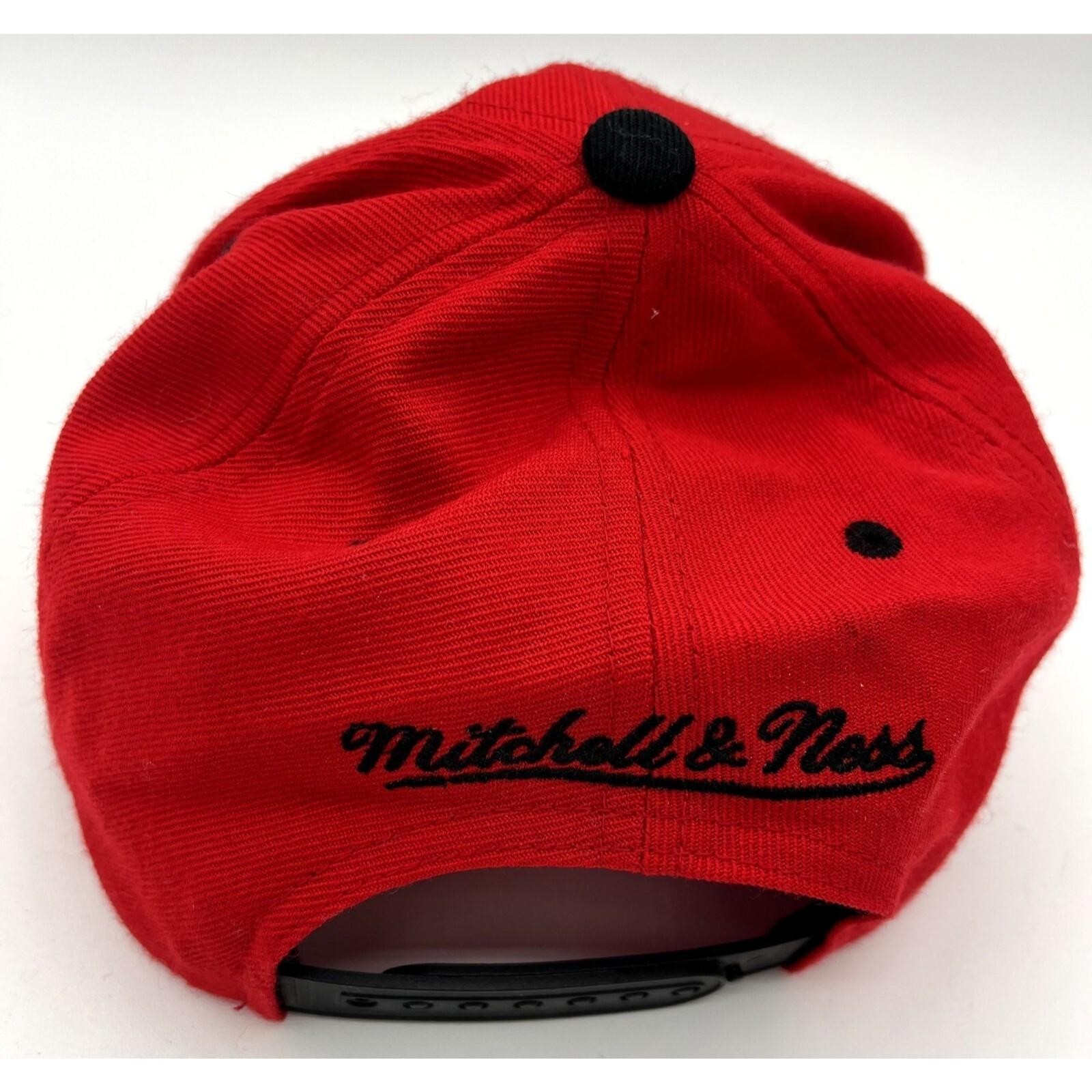 mitchell & Ness toronto raptors basketball claw snap back cap hat red black bill