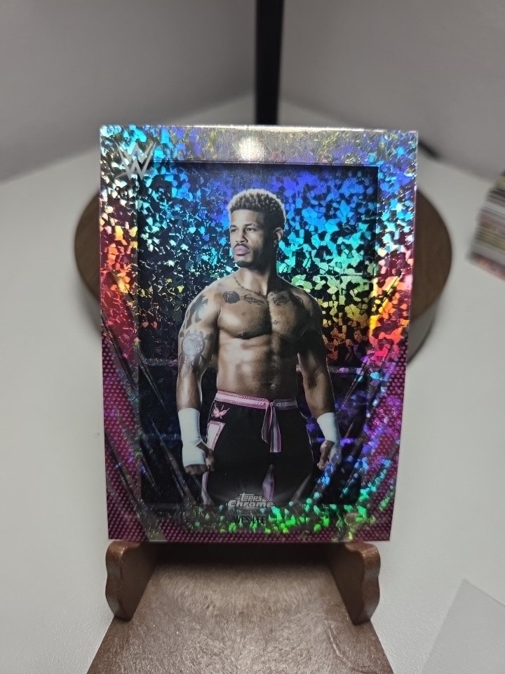 Topps 2026 Chrome WWE Wes Lee #180 Pink Parallel Serial Numbered /250