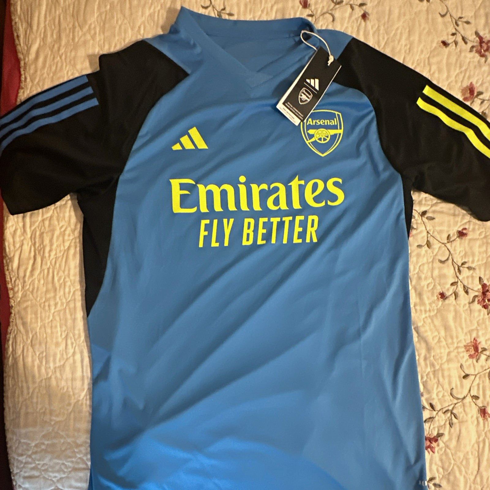 adidas Arsenal 23/24 men’s soccer training jersey Size Medium Blue/Yellow/Black