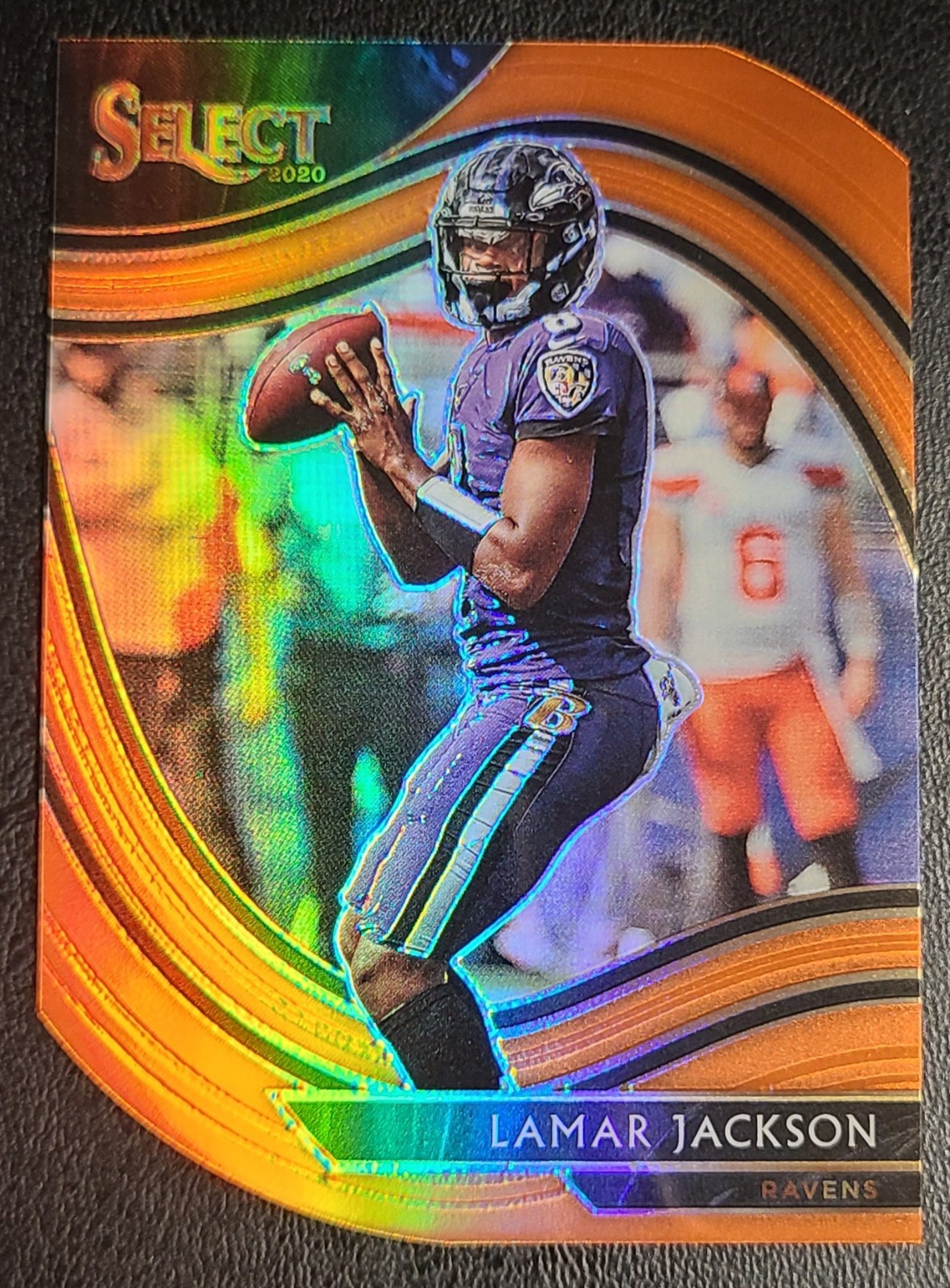 2020 Panini Select – Field Level Lamar Jackson #303 Orange Prizm Die-Cut Ravens