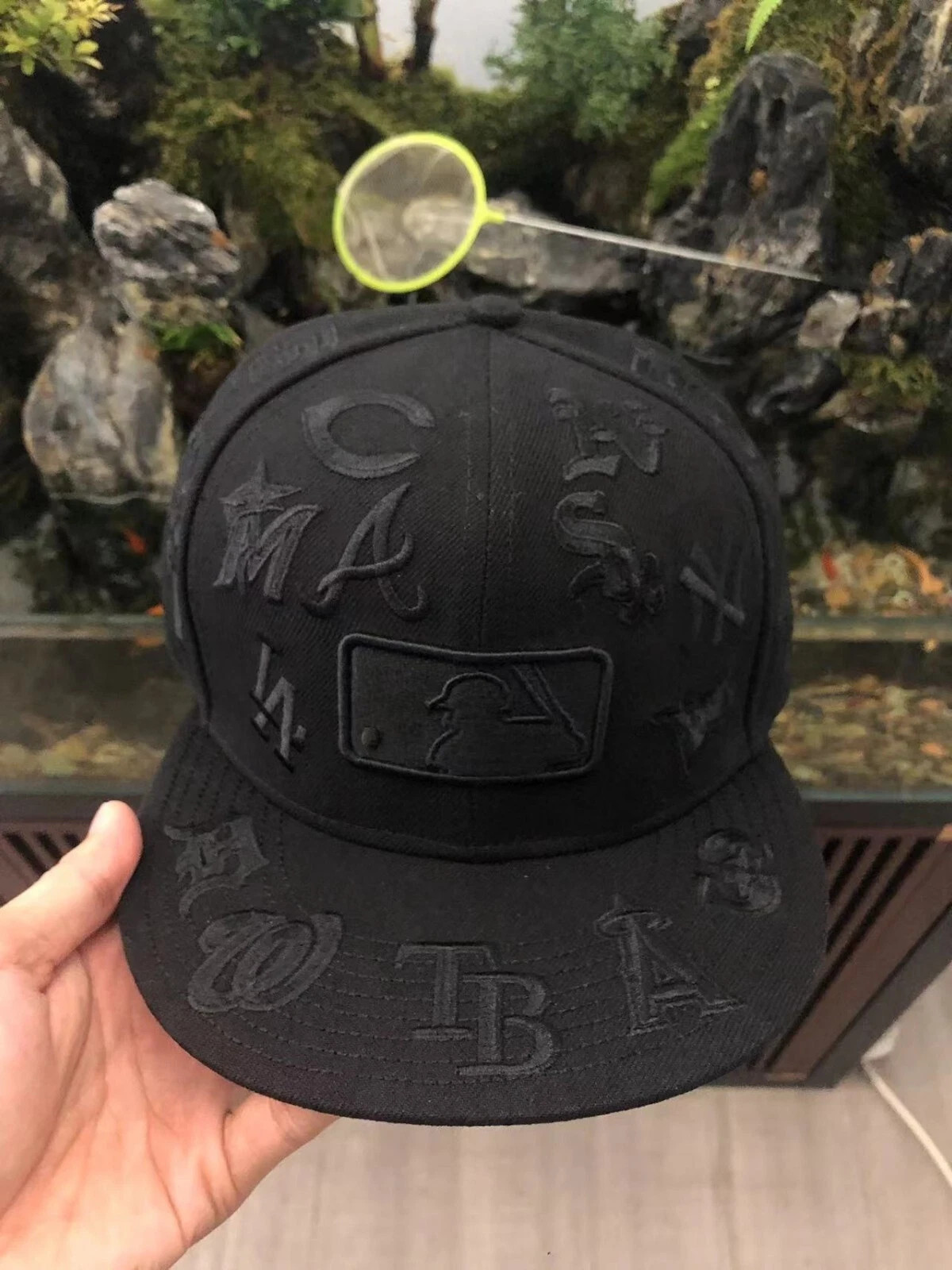 NEW MLB Teams Patch Logos All-Over Black Men’s 59FIFTY Fitted Cap – 5950 Hat NWT