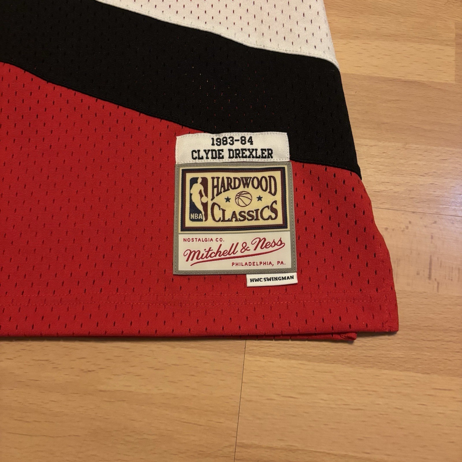 Clyde Drexler Mitchell & Ness 1983-84 Trail Blazers Men’s Jersey 36 (Small)