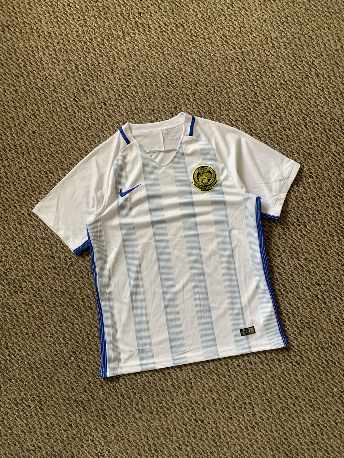 Nike 2016 Malaysia National Soccer Team Away Jersey Dri-fit Size L