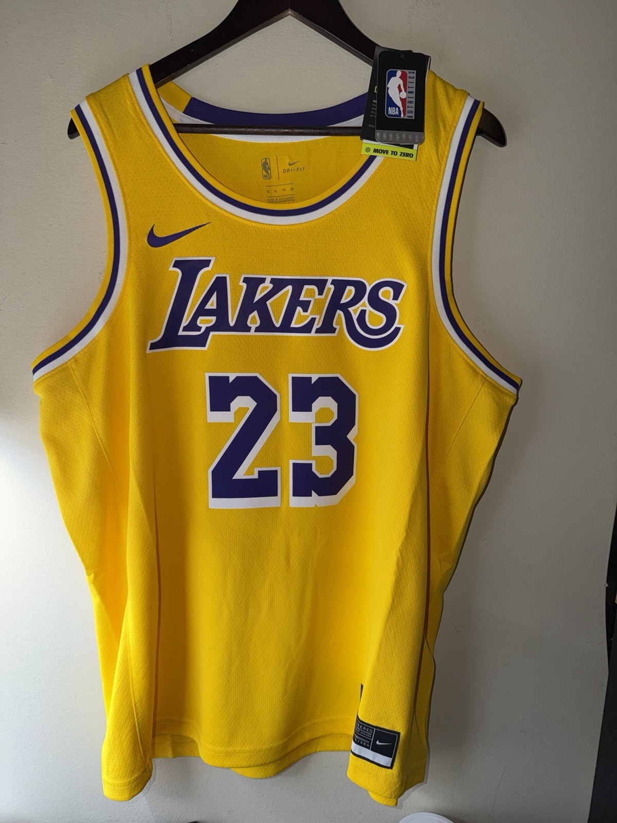 Nike LeBron James Lakers #23 Jersey Mens Size XL 52 NBA Swingman Dri-Fit $110