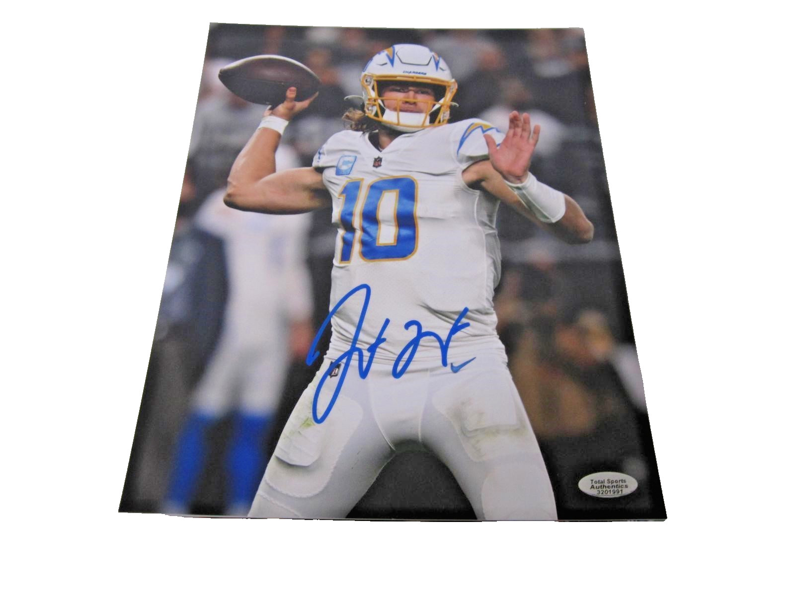JUSTIN HERBERT Signed Photo 8×10 #10 RAM’s QB w/COA (TSA) + SHIPS FAST FREE!