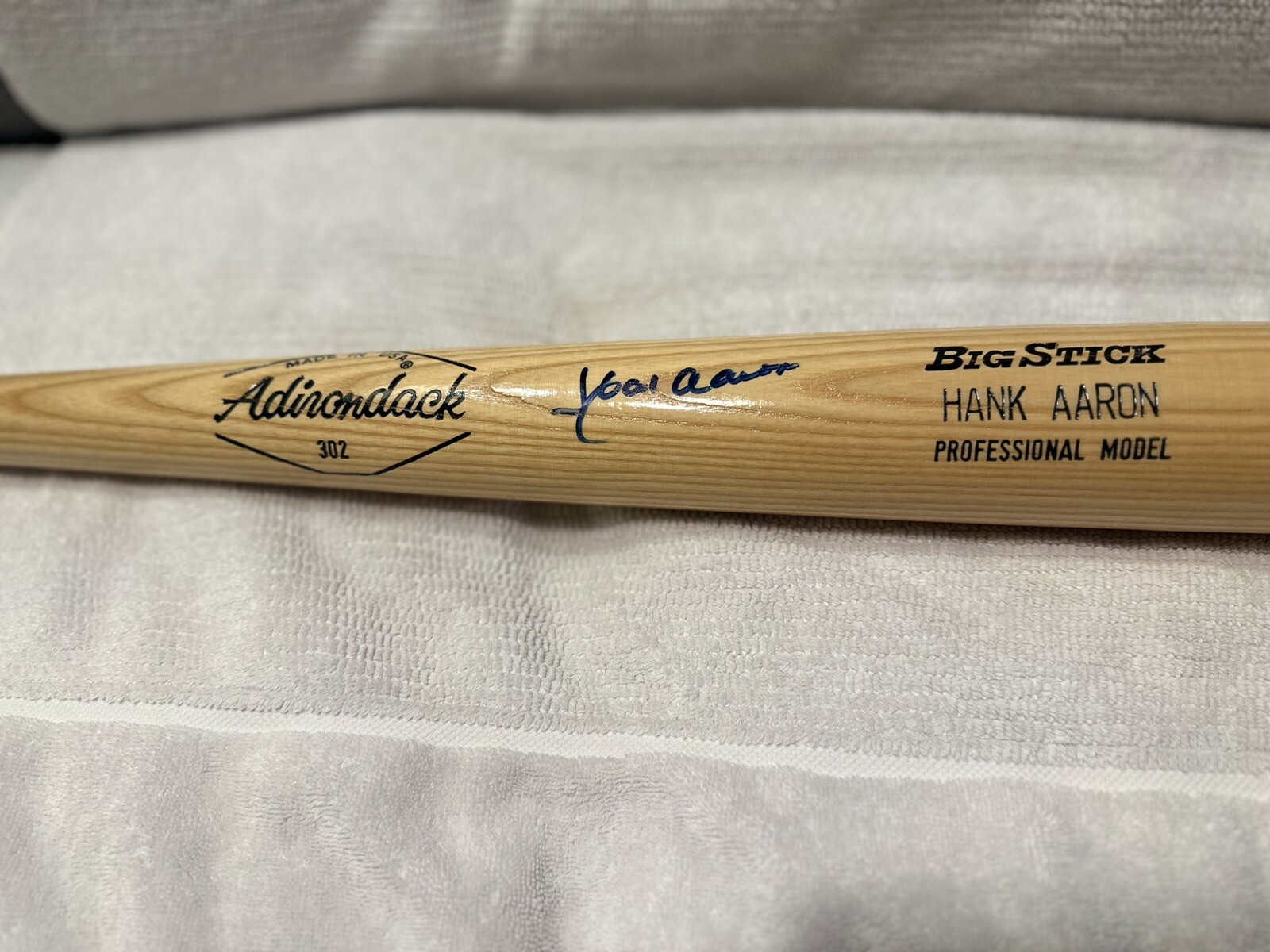 Hank Aaron Autographed Bat In Truly MINT Condition. Don’t Miss This MUST SEE!!!!