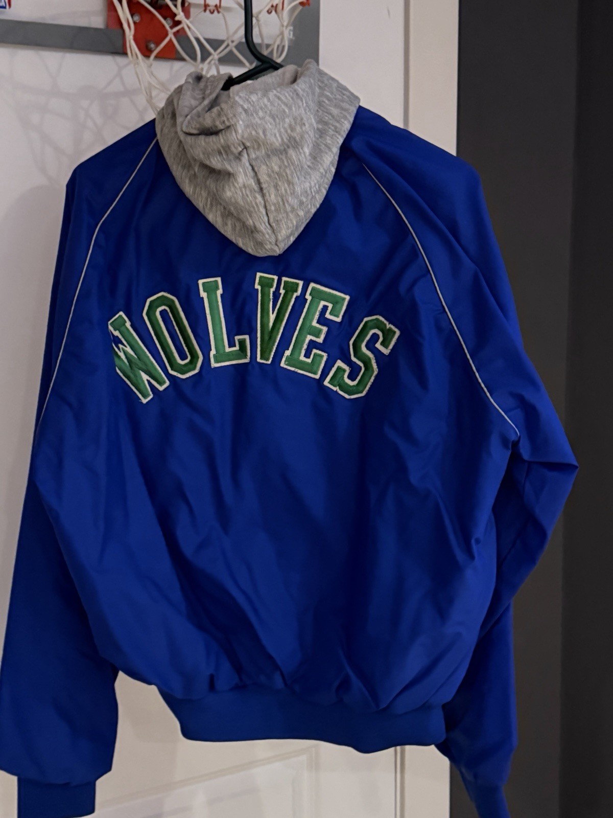 Vintage 80S Swingster NBA Timberwolves Nylon Jacket Hoodie – L – Read Desc.
