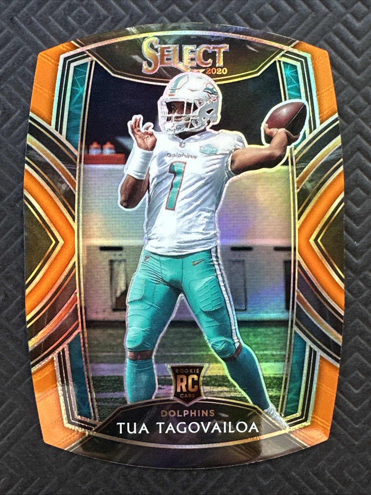 2020 Panini Select – Club Level Tua Tagovailoa #245 Orange Prizm Die-Cut (RC)