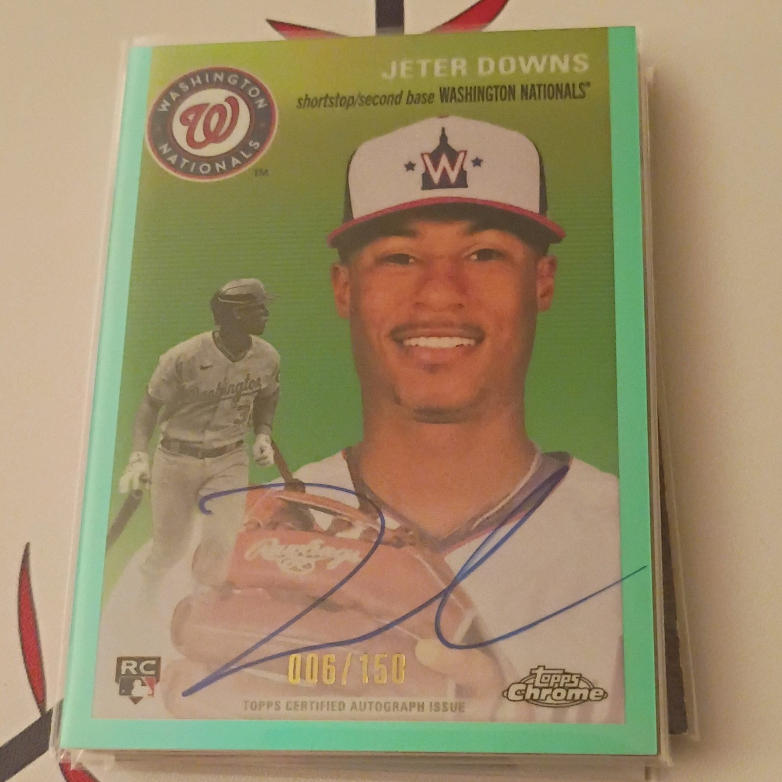 Set of baseball memorabilia set. 3 patch and 2 Topps licensed autographs!