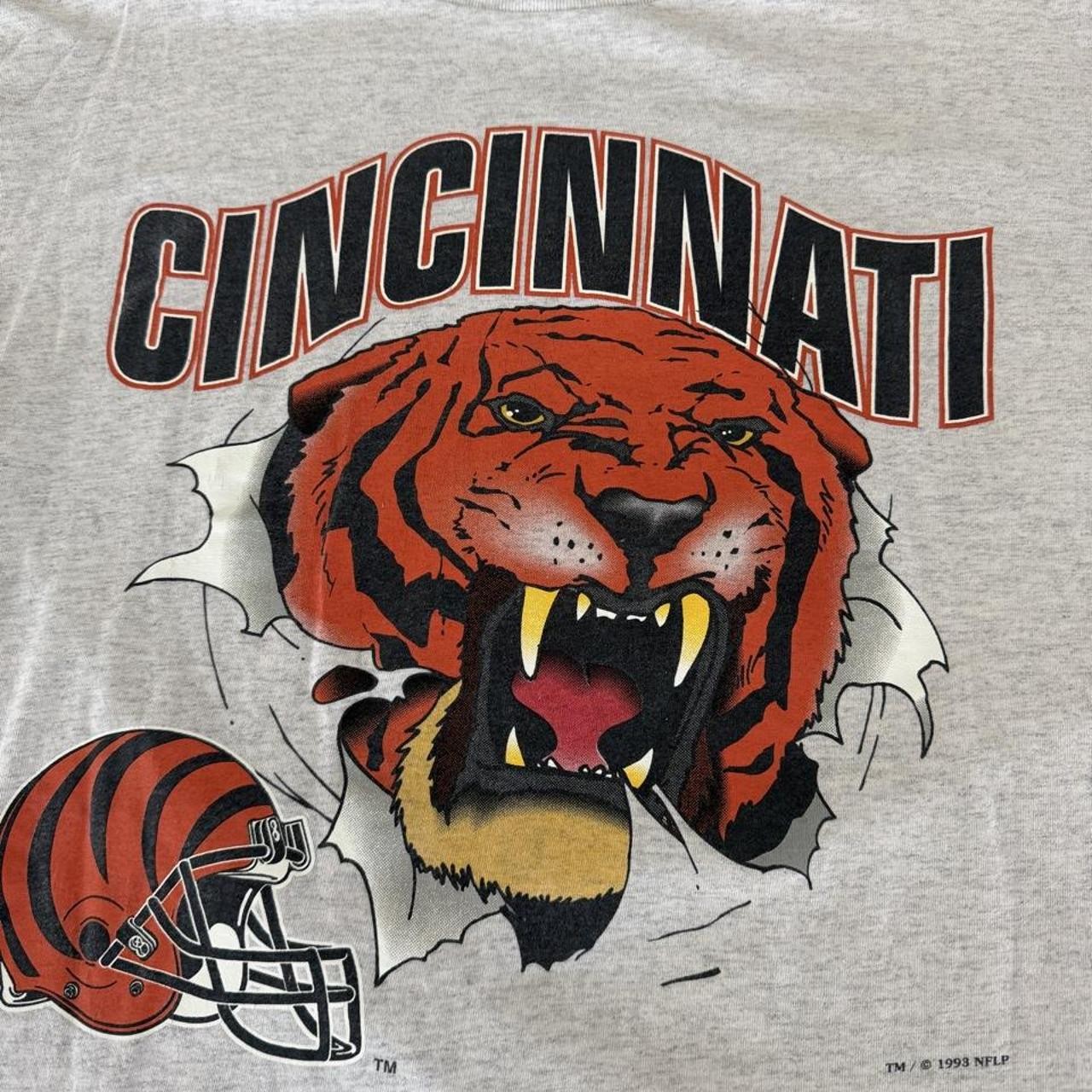 Cincinnati Bengals Football Team Mascot 90s Classic Style T shirt HN7050