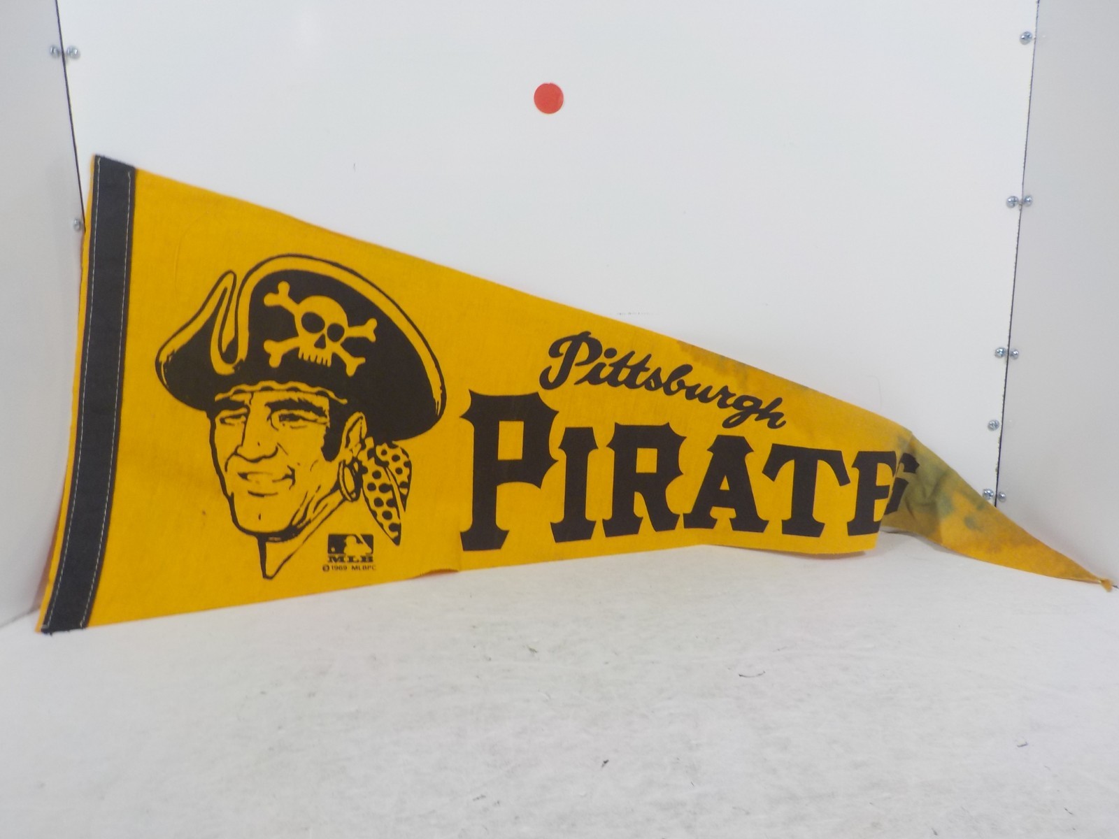 N A718 1969 Pittsburgh Pirates Felt Pennant Flag MLB Baseball (Damage)