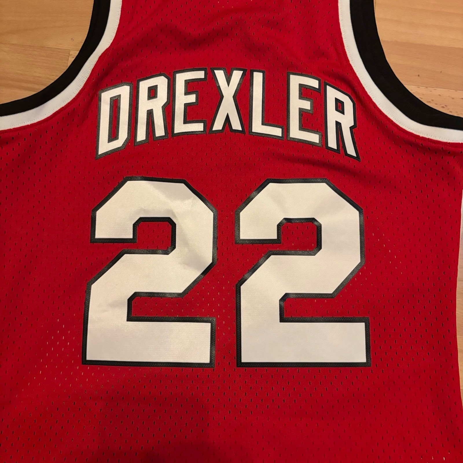 Clyde Drexler Mitchell & Ness 1983-84 Trail Blazers Men’s Jersey 36 (Small)