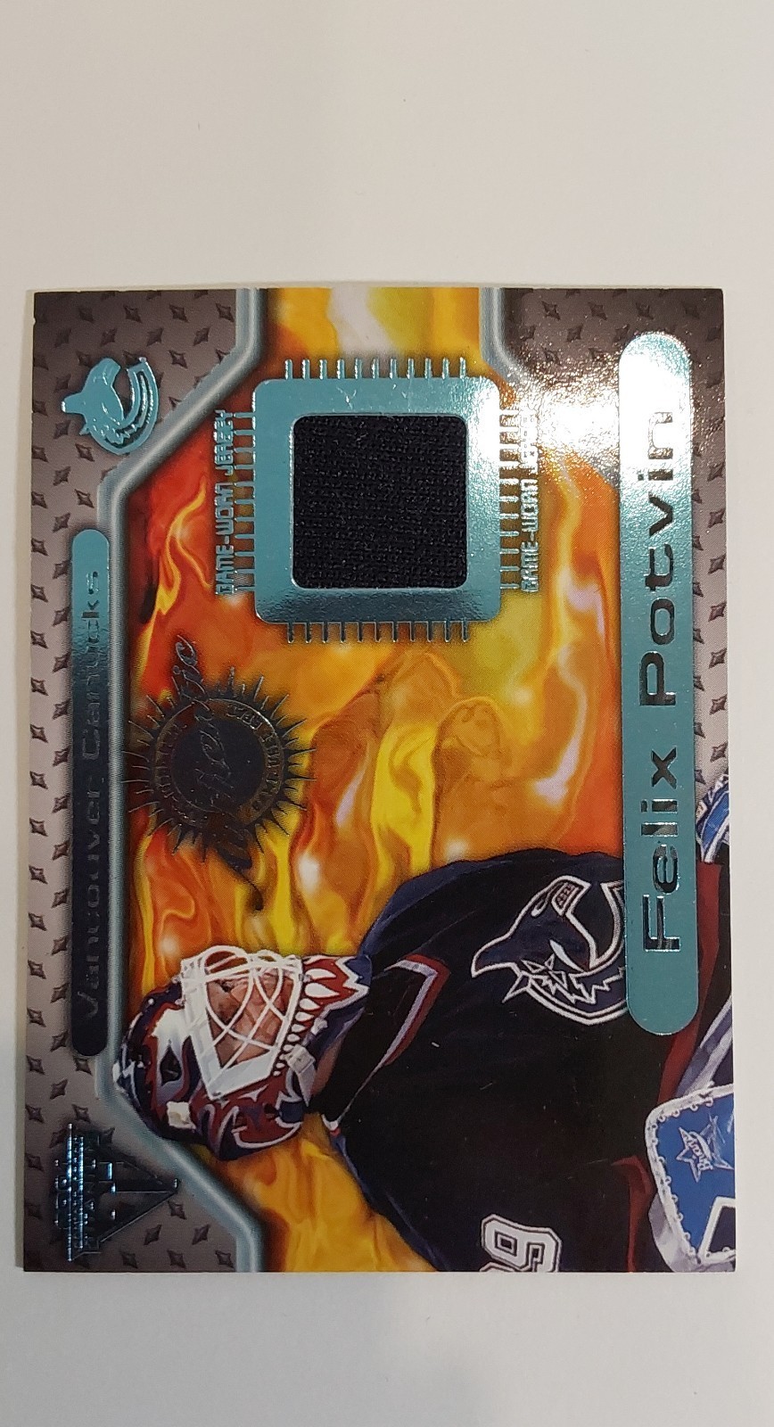 2000-01 Pacific Private Stock Titanium – Game-Used Gear Felix Potvin #149 (MEM)