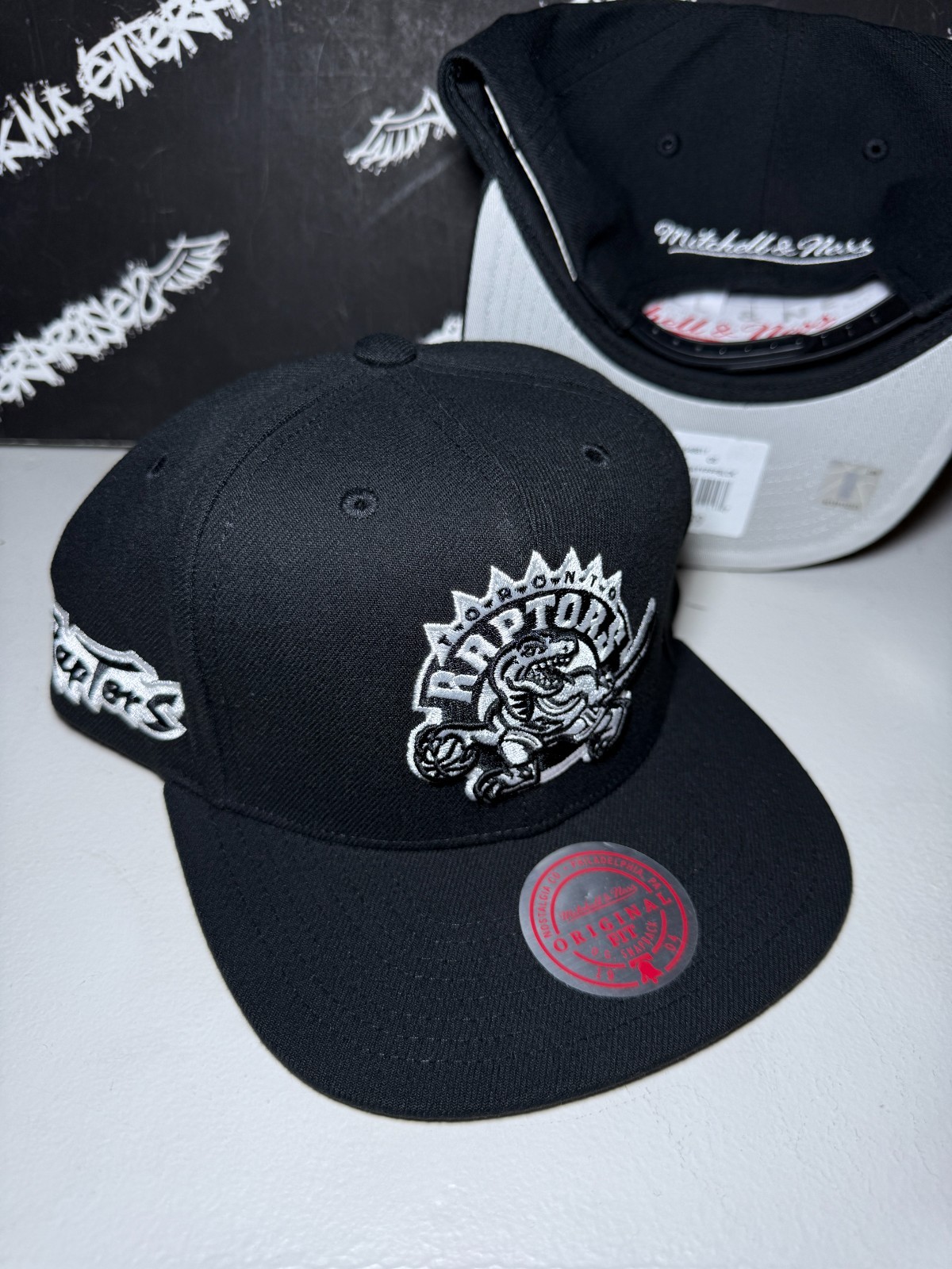 NEW Mitchell & Ness Toronto Raptors Retro Logo Black White HWC Snapback Hat NWT