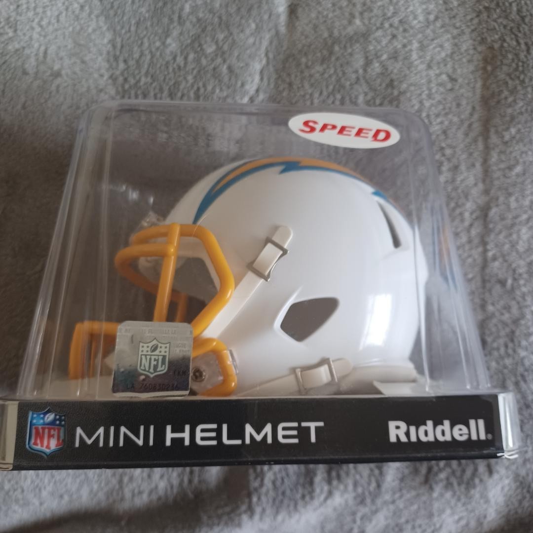 4 1/2″ Tall Riddell Speed Colectible NFL San Diego Chargers Replica Mini Helmet