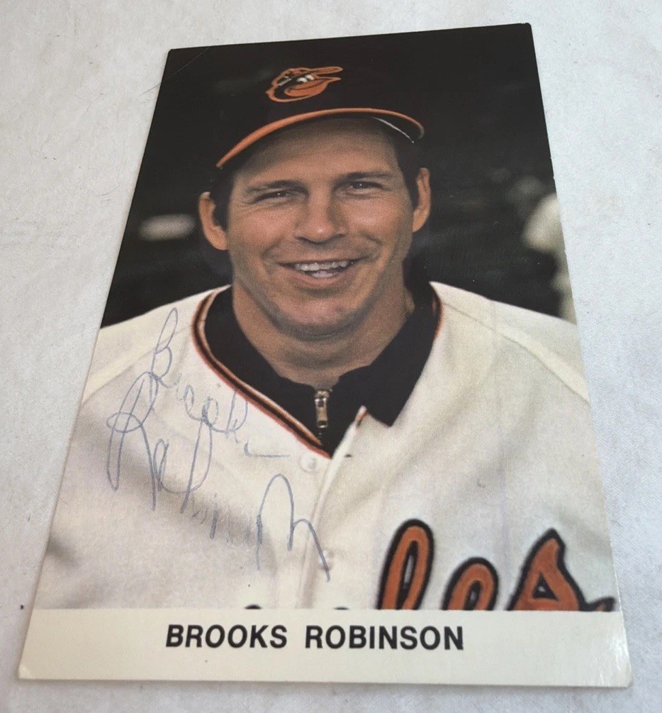 1973 BROOKS ROBINSON BALTIMORE ORIOLES VINTAGE AUTOGRAPH POSTCARD Uncertified