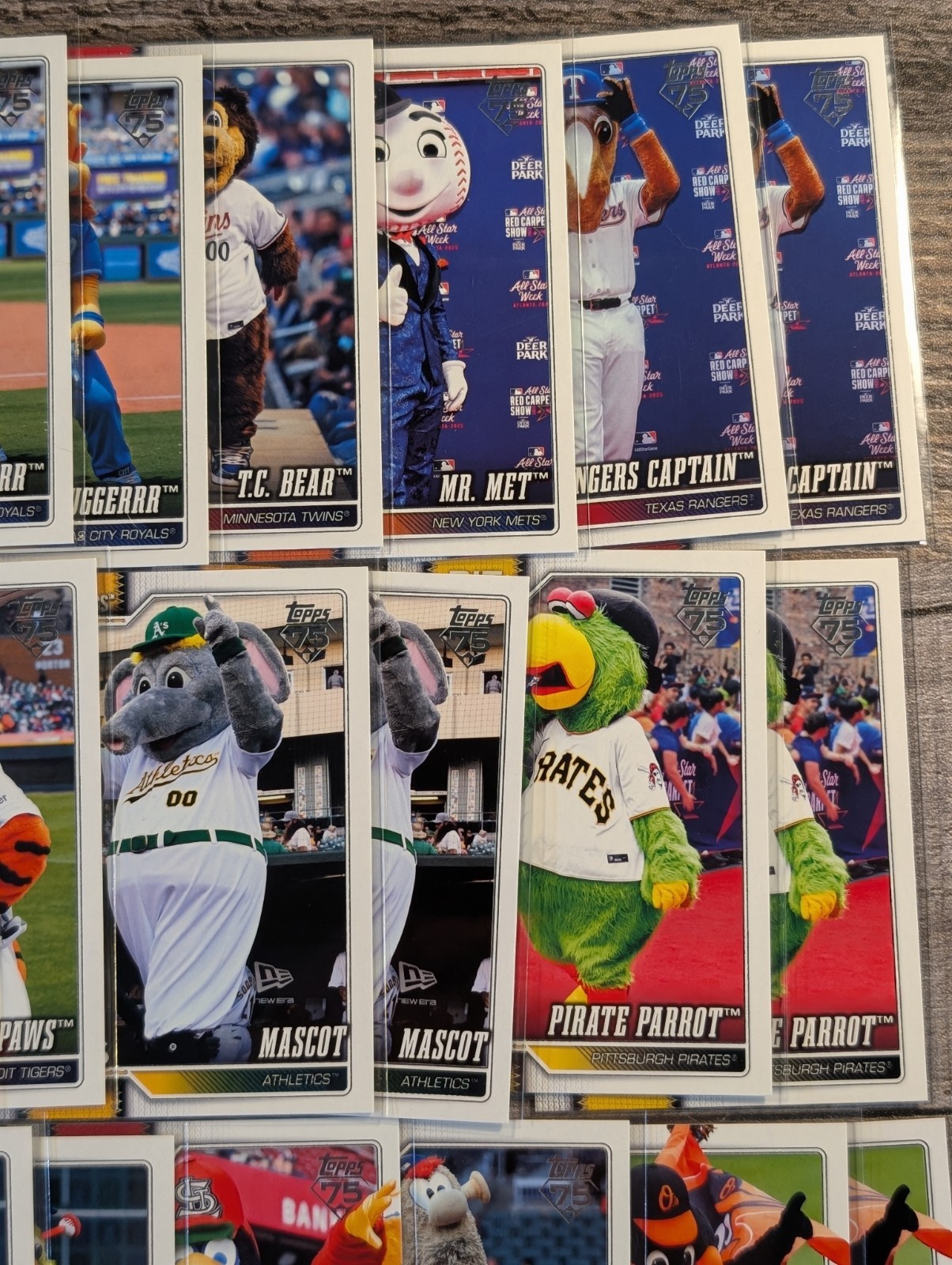 2026 TOPPS CELEBRATION MLB Mascots INSERT 32 Card Lot