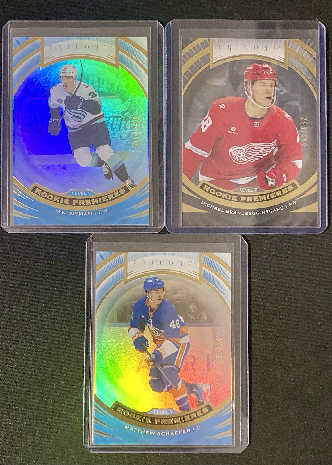 2025-26 UD EXTENDED – MATTHEW SCHAEFER TRILOGY ROOKIE PREMIERS /999 – (3) CARDS